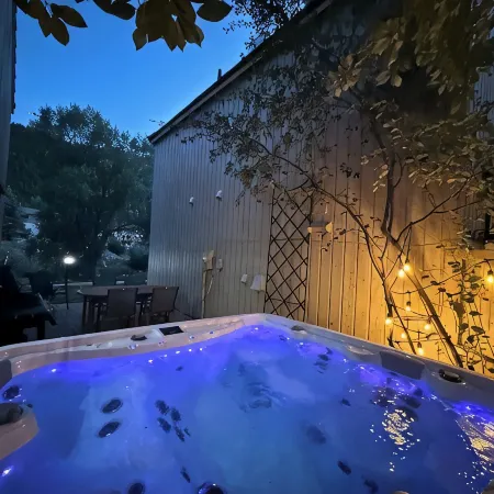 Private Riverfront Home with New Hot-Tub, Fireplace. Private Fly-Fishing Rights