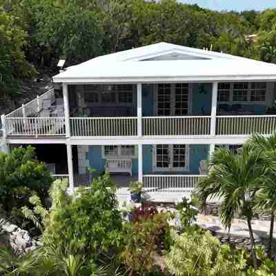 Ocean Views - Comfy Family Home Sleeps up to 10 - Hideaways Beach Club Hotel Exterior
