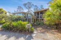 Marsh View Treehouse Retreat on Fripp Island - Wi-Fi