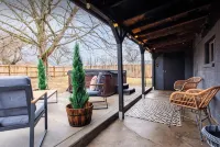 Charming house, sleeps plenty with Hot Tub and large backyard and fire pit - Wifi