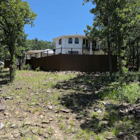 INCREDIBLE Lakehouse on Skiatook Lake! 4 bed/4 bath- HUGE deck overlooking lake!