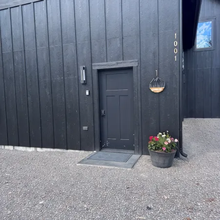 Charming studio in peaceful Somers with WiFi, AC, great views