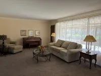 Park Manor on two wooded acres close to golf, OKC Zoo, Remington Park, OKANA - Homestays