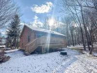 Modern Cozy 2-bedroom Cabin in Albrightsville w/ Wi-Fi, AC