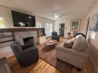 NEW! Lovely 4 Bedroom Garden Cottage Downtown Coeur d'Alene. Walk to everything! - Jacuzzi