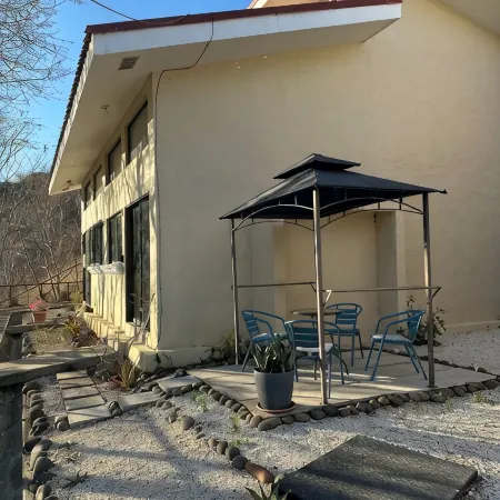 Ocotal Hilltop Condo: Mountain Views, 4 Pools, 3 Min to Beach, 100 Mbps WiFi
