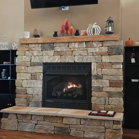 Romantic couples getaway in awesome Bluford with WiFi, Fireplace, and Game Room