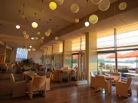 Hotel on Plonge Junior Hotels near Dolphinarium