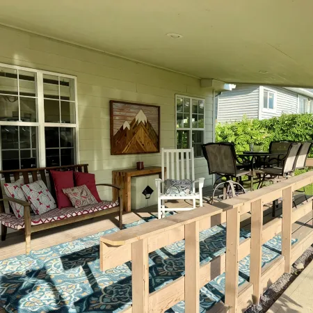 Great Mid-to-Downtown Location only 30 minuets to Glacier National Park!