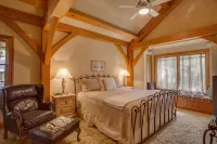 Snowgrass Lodge - Luxury timber lodge, riverfront, mountain views, hot tub - Bjergudsigt