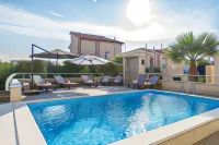 อพาร์ทเมนท์และห้อง Danivan Pool Villas B - ที่มีสระว่ายน้ำ