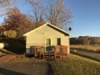 Up North Retreat on Lake Waukenabo - Hytter