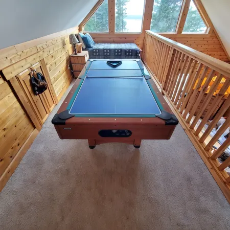 Sunset Cabin by the Sea: Log cabin w/ stunning ocean views. Unwind in paradise!
