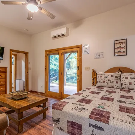 4-Bed/Bath Cabin: Hot Tub, Game Room, Pet-Friendly!