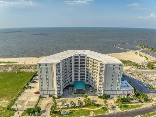 Biloxi Beach Sunrise Spectacular!  Steps from the beach and sand! - نادي رياضي
