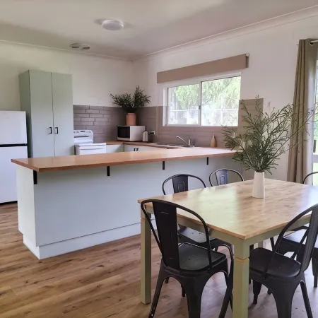 Spacious, Modern and Central