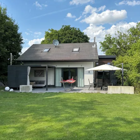 Detached vacation home on Lake Edersee Rehbach " Das Haus am See "
