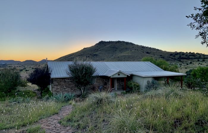 Cozy Home With Mountain Views Near Davis Mtn State Park and McDonald Observatory