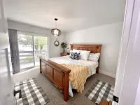 PONTOON BOAT NOW INCLUDED! KAYAKS! Waterfront Cottage on Mona Lake with HOT TUB! - Homestays