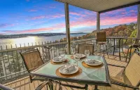Lakefront Condo - Stunning Views - Wifi