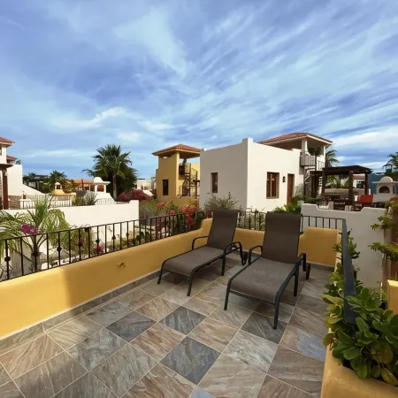 Cozy Villa near beach & pools