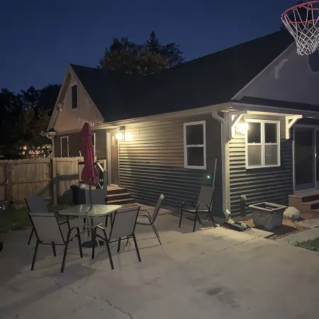 Park Right by Your Door -1 BR, 1 Bath, Full Kitchen, 1st Floor Laundry.