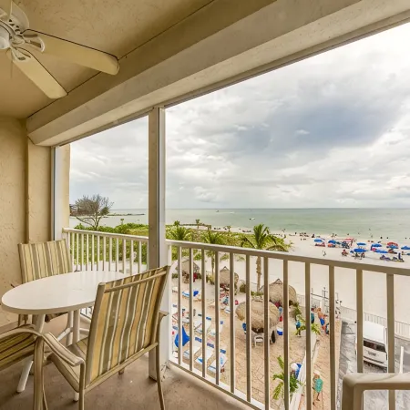 Awesome Beach Place 3 Bedroom/2 Bath RIGHT ON THE BEACH-right next to Johns Pass