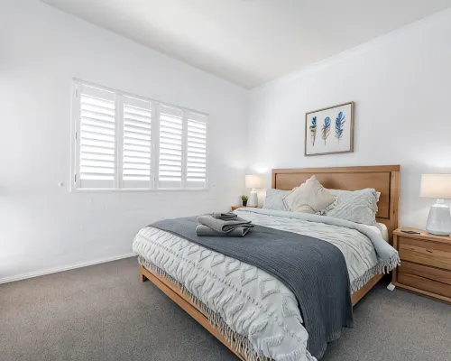 Convenient & Comfy! ~ 2Bed, 2Bath, 2Car, Balcony Hotels in Indooroopilly