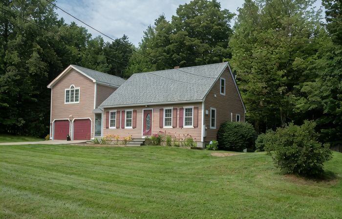 Vermont Summer Getaway • Fire Pit, Yard Games, Near Lake • Sleeps 11