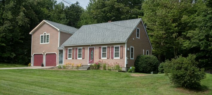Vermont Summer Getaway • Fire Pit, Yard Games, Near Lake • Sleeps 11 Hotels in Windham County