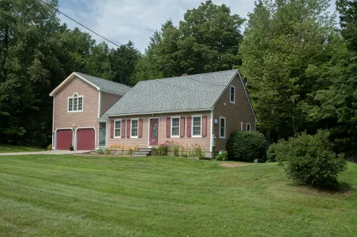 Vermont Summer Getaway • Fire Pit, Yard Games, Near Lake • Sleeps 11