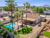 Oasis Phoenix Private Pool, HOT TUB, Corn Hole, BBQ, Fire Pit and Games - Private Pools