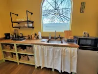 Sunshine Studio - Private apt and yard (eco, solar) - Apartments