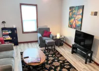Cozy 2 Bedroom close to Cannon Valley Trail