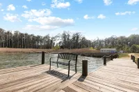 Cozy Sunrise Waterfront 2-bedroom Cottage & Dock. Serene Point Lookout/Scotland - 3-Star