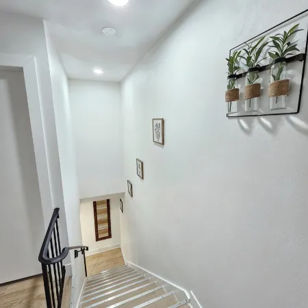 Huge 6-bedroom house with WiFi, fitness, Games and Comfort in Great Lake