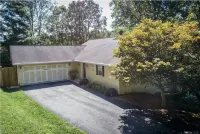 Lake Chatuge Beauty w/Private Dock, Fire Pit, Pool Table, Grills and A+ Views! - Wifi