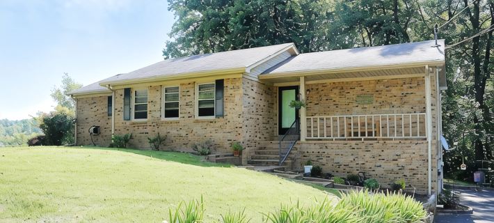 Cozy Country Cottage Hotels in Maury County