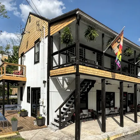The Downtown Flat at Creekside