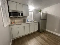 Quaint, tiny home in the small town of Bainbridge.  Newly remodeled. - Apartments