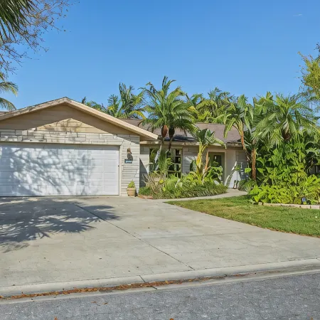 Private Backyard w/ Heated Pool Near Anna Maria Island & Siesta Key Beaches!