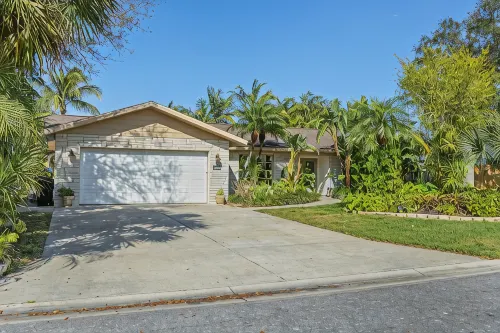 Private Backyard w/ Heated Pool Near Anna Maria Island & Siesta Key Beaches!