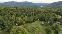 GLAMP SUZANNE: CANVAS CABIN ON PRETTY ADIRONDACK FARM OFFERS PRIVACY AND VIEWS