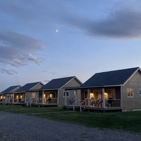 Comfortable cabins with a view - close to Glacier National Park