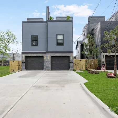 Contemporary-3 Bedroom-Rooftop in the Heart of Downtown Conroe