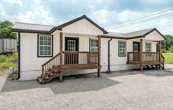 Completely renovated 2 bedroom apartment in quaint Celina