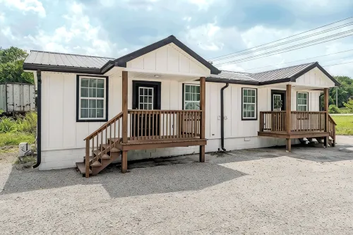 Completely renovated 2 bedroom apartment in quaint Celina
