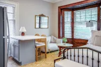 Cozy 1-bedroom Apartment Steps from Park Ave with AC, WiFi - 4 estrellas