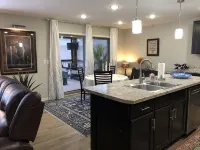 Spacious 2 Bedroom Private Entry Ground Floor  Townhome - Alloggi