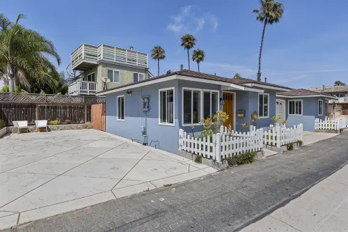 Charming Ventura Beach Bungalow on Prime Beach Lane in Pierpont by the Sea - 3-Star